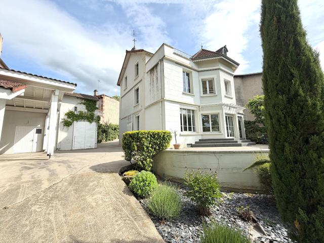 Maison 10 pièces 275 m²