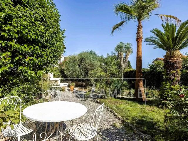 Maison 10 pièces 275 m²