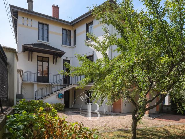 Maison 10 pièces 278 m²
