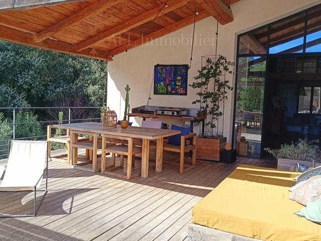 Maison 10 pièces 278 m²