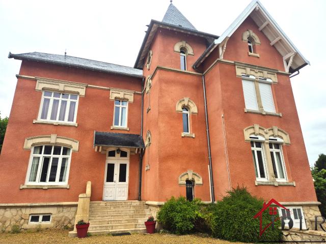 Maison 10 pièces 283 m²