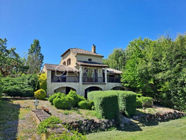 Maison 10 pièces 283 m²