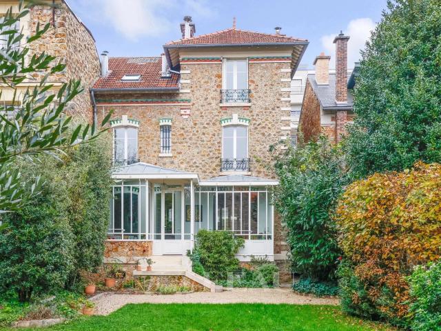 Maison 10 pièces 283 m²