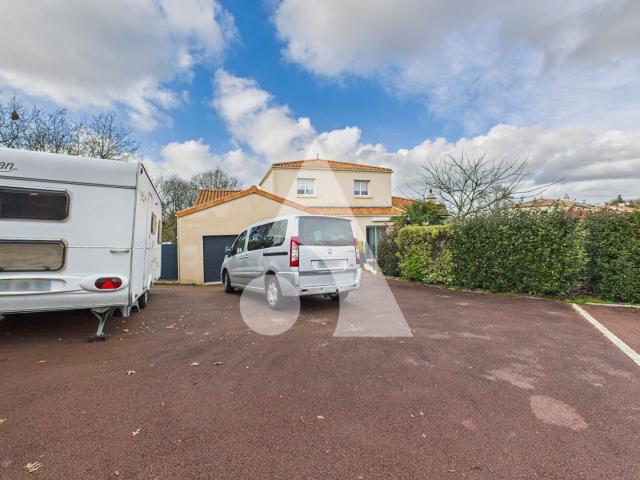 Maison 10 pièces 280 m²