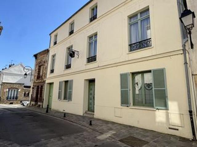 Maison 10 pièces 280 m²
