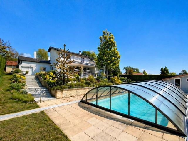 Maison 10 pièces 280 m²