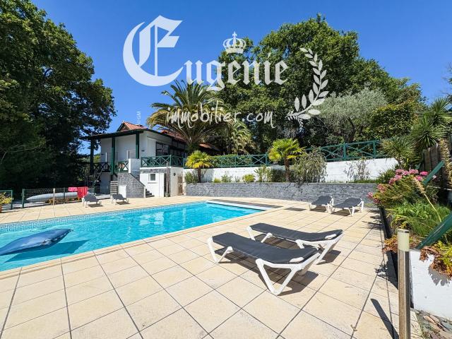 Maison 10 pièces 220 m²