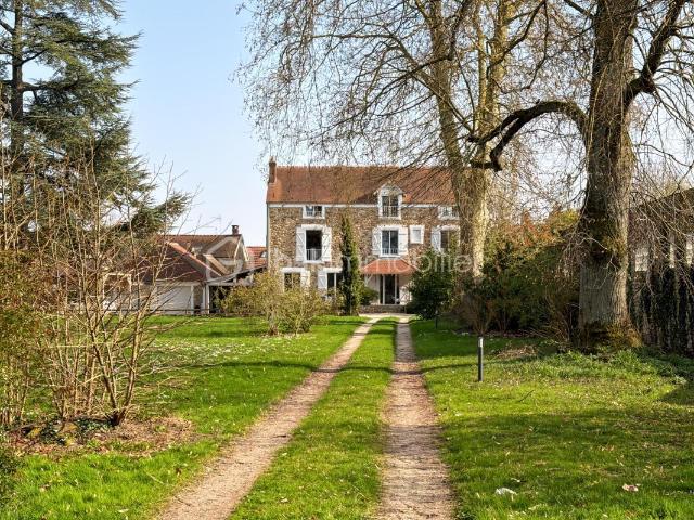 Maison 10 pièces 280 m²