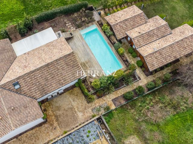 Maison 10 pièces 280 m²