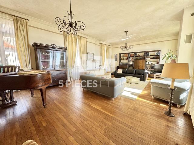 Maison 10 pièces 280 m²
