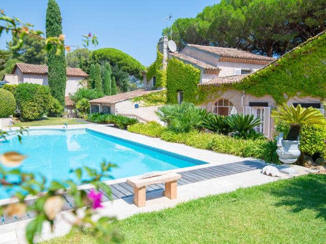Maison 10 pièces 280 m²