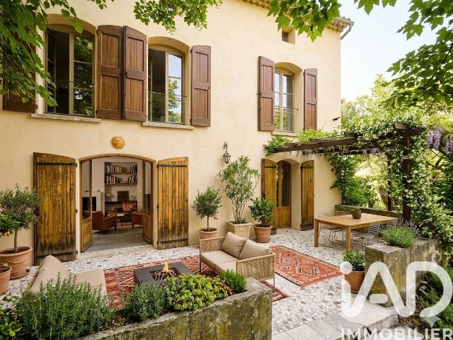 Maison 9 pièces 280 m²