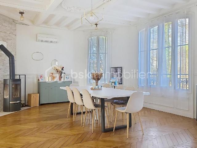Maison 10 pièces 280 m²