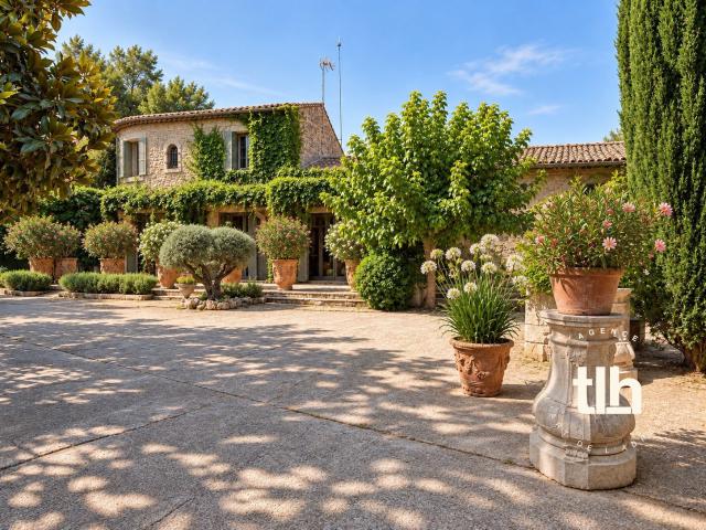 Maison 10 pièces 281 m²