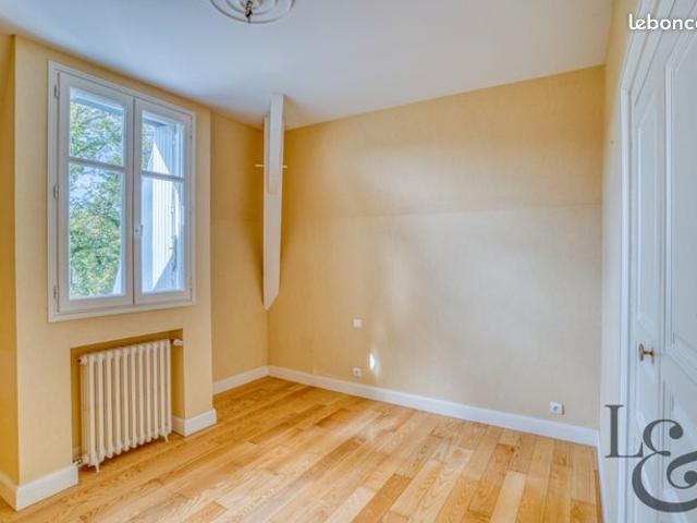Maison 10 pièces 281 m²