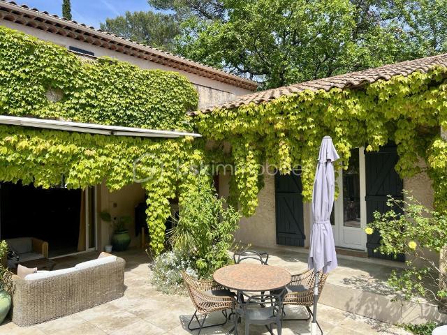 Maison 10 pièces 282 m²