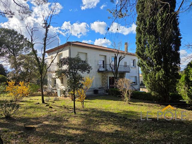 Maison 10 pièces 284 m²