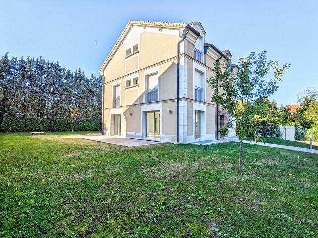 Maison 10 pièces 285 m²