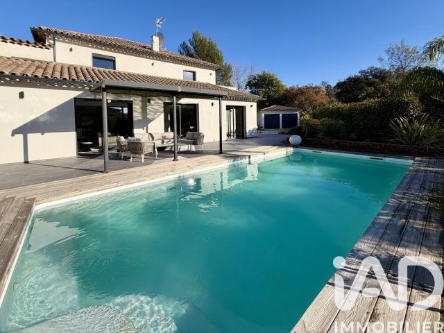 Maison 10 pièces 285 m²