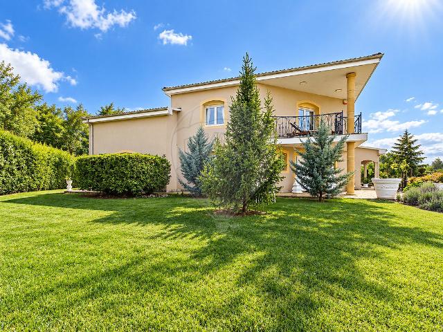 Maison 10 pièces 285 m²