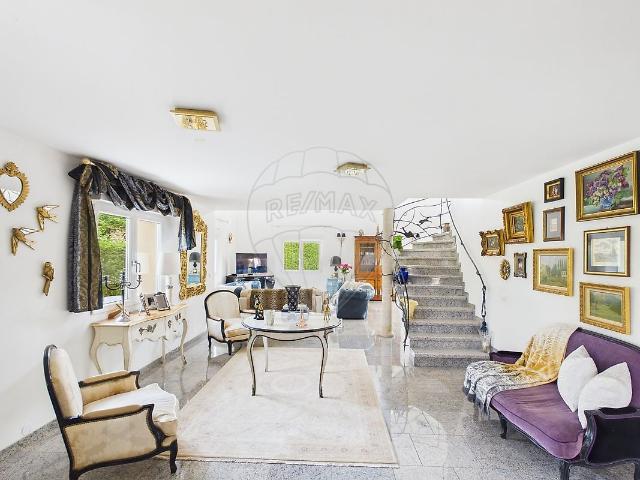 Maison 10 pièces 285 m²