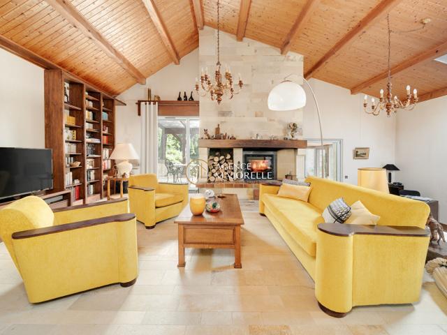 Maison 10 pièces 285 m²