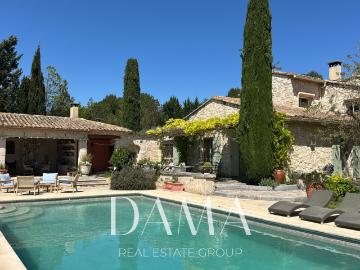 Maison 10 pièces 285 m²