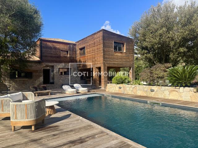 Maison 10 pièces 285 m²