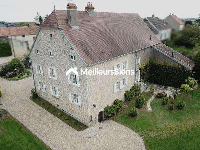 Maison 10 pièces 285 m²