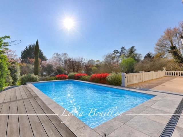 Maison 10 pièces 285 m²