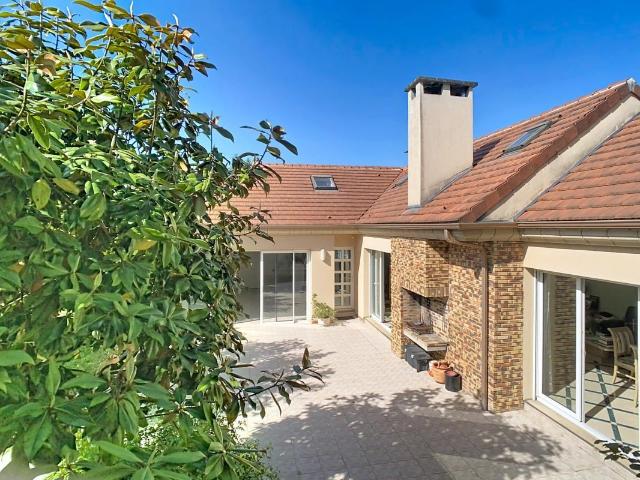 Maison 10 pièces 286 m²
