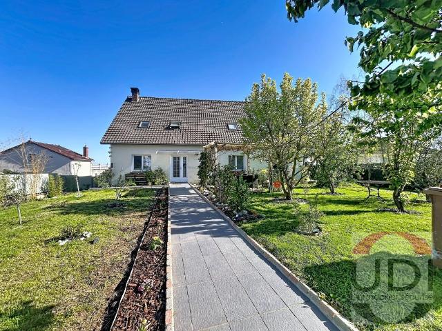 Maison 10 pièces 252 m²