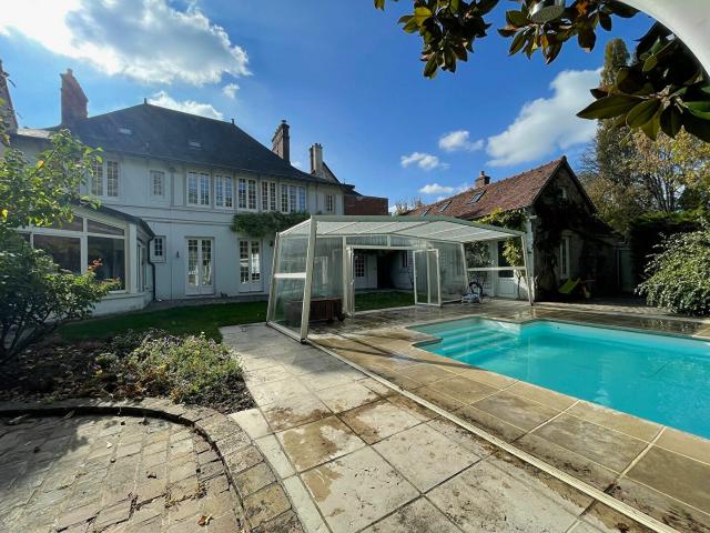 Maison 10 pièces 295 m²
