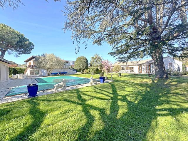 Maison 10 pièces 295 m²