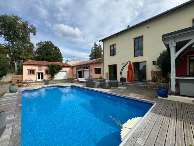 Maison 10 pièces 335 m²
