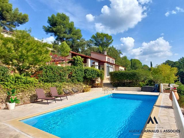 Maison 10 pièces 298 m²