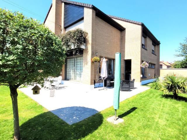 Maison 10 pièces 200 m²