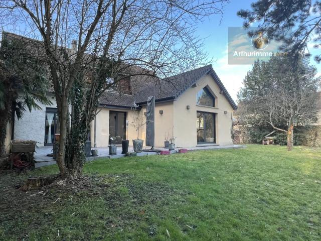 Maison 10 pièces 205 m²