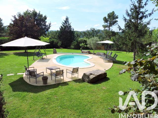 Maison 10 pièces 208 m²