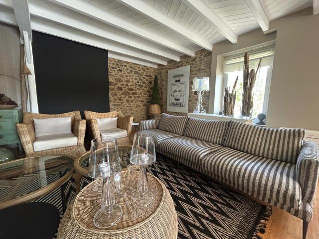 Maison 10 pièces 213 m²