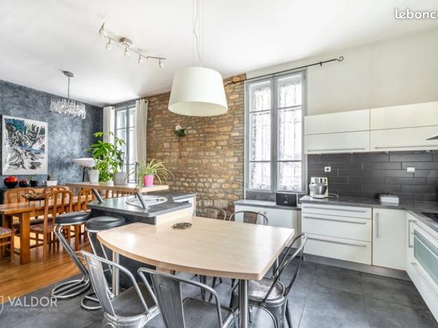 Maison 10 pièces 210 m²