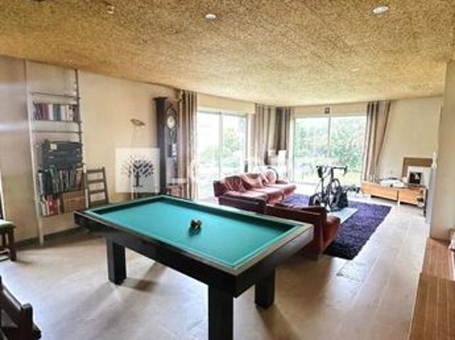 Maison 10 pièces 217 m²