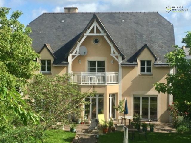Maison 10 pièces 217 m²