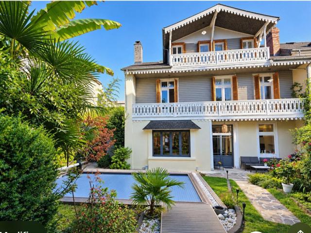 Maison 10 pièces 217 m²