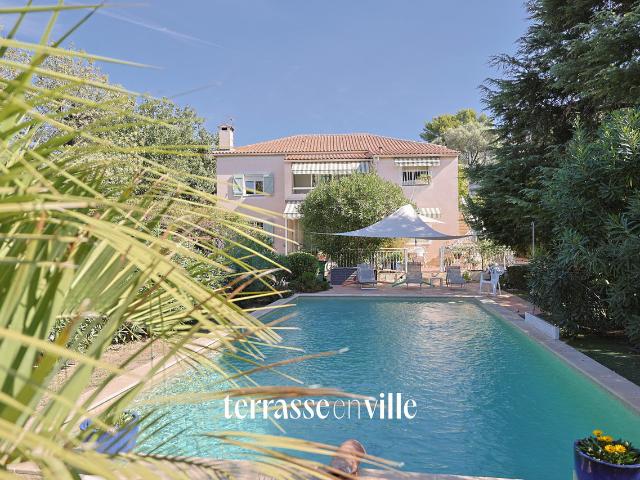 Maison 10 pièces 214 m²
