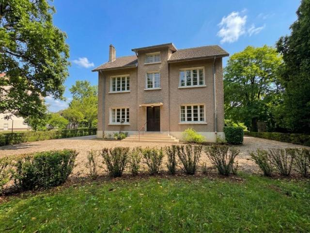 Maison 10 pièces 215 m²