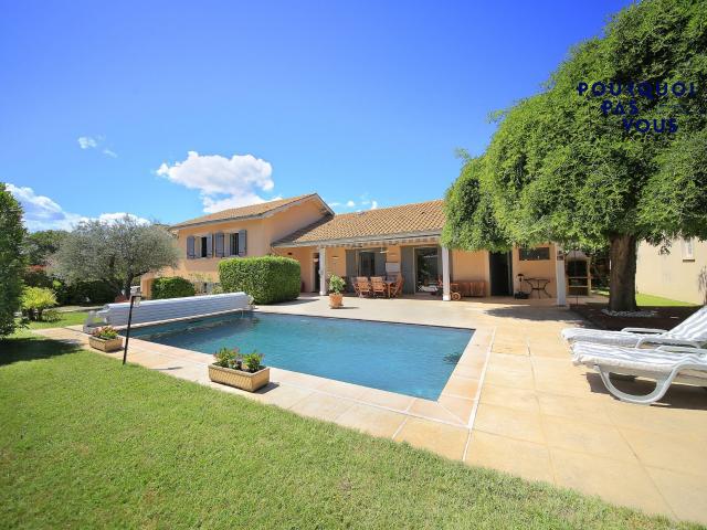 Maison 10 pièces 215 m²