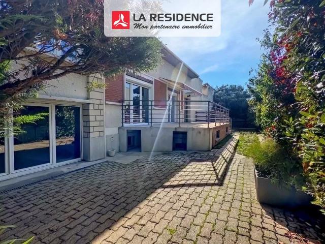 Maison 10 pièces 215 m²