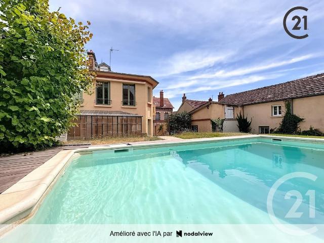 Maison 10 pièces 215 m²