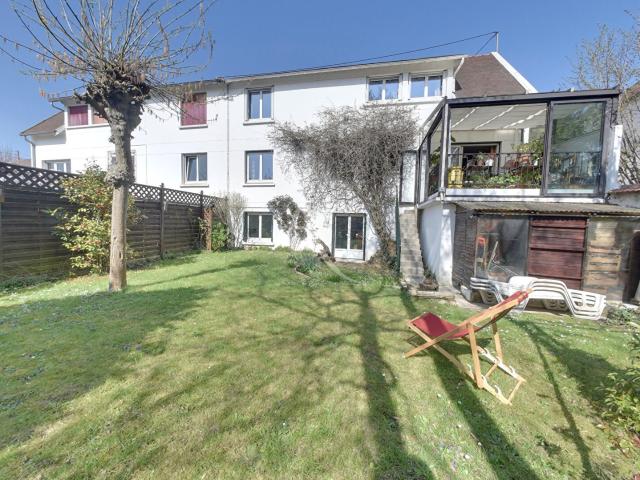 Maison 10 pièces 215 m²